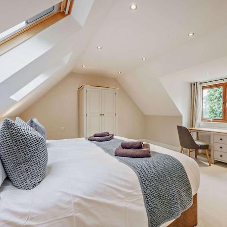 Beautiful 4-5 Bedroom Village House With Rural Views Salford  Экстерьер фото