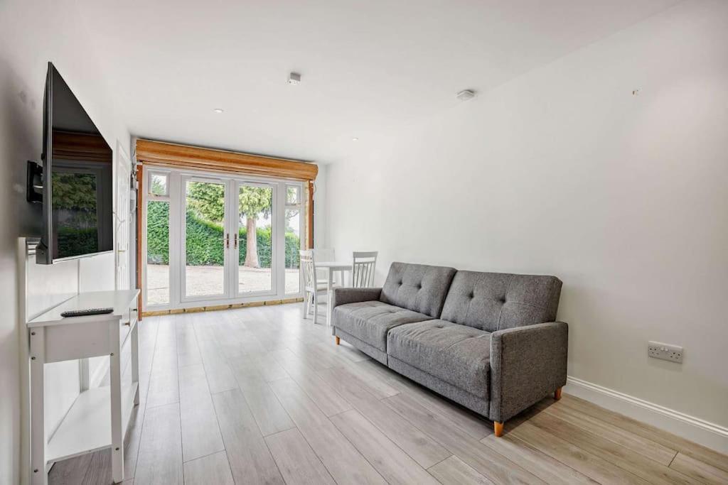 Beautiful 4-5 Bedroom Village House With Rural Views Salford  Экстерьер фото