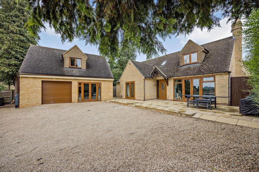 Beautiful 4-5 Bedroom Village House With Rural Views Salford  Экстерьер фото
