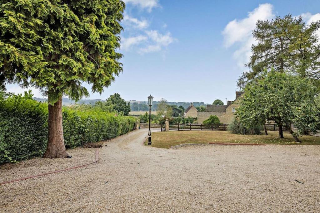 Beautiful 4-5 Bedroom Village House With Rural Views Salford  Экстерьер фото