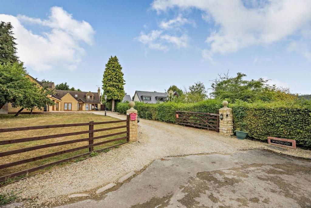 Beautiful 4-5 Bedroom Village House With Rural Views Salford  Экстерьер фото