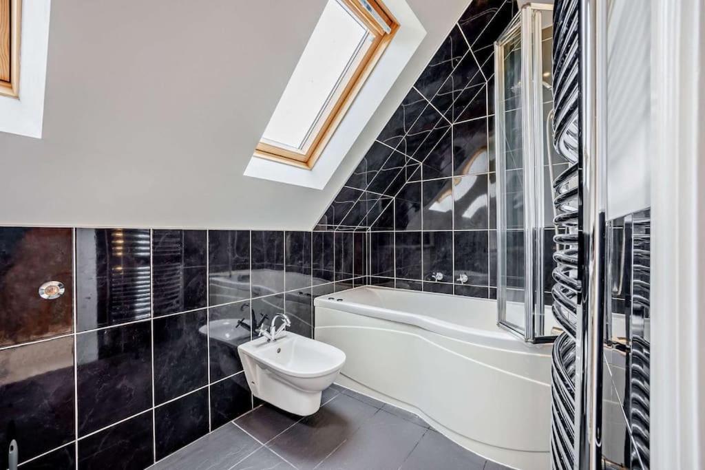 Beautiful 4-5 Bedroom Village House With Rural Views Salford  Экстерьер фото