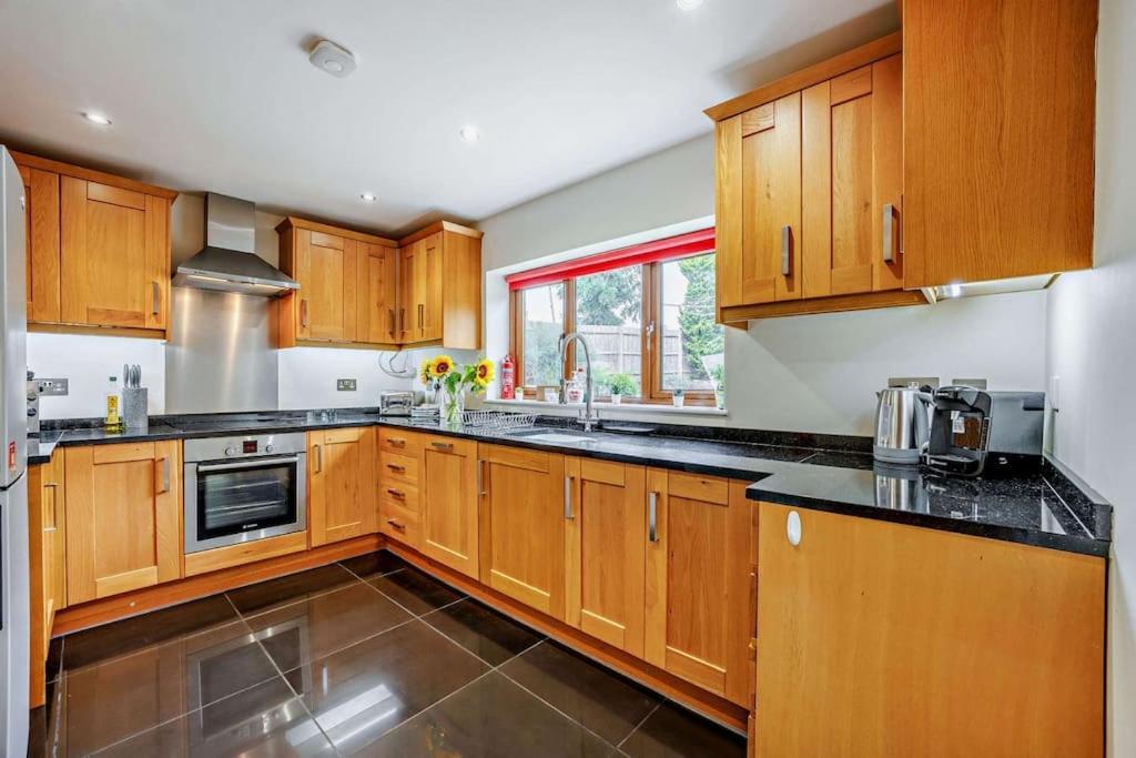 Beautiful 4-5 Bedroom Village House With Rural Views Salford  Экстерьер фото