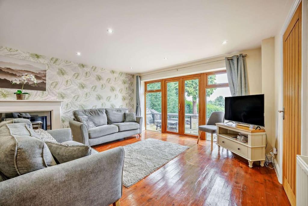 Beautiful 4-5 Bedroom Village House With Rural Views Salford  Экстерьер фото
