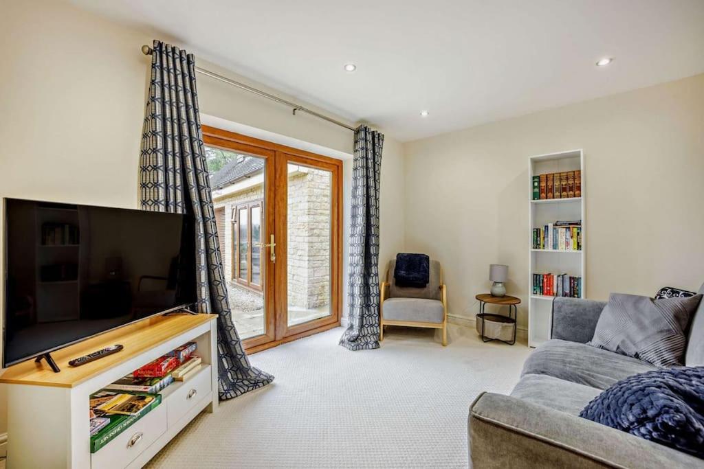 Beautiful 4-5 Bedroom Village House With Rural Views Salford  Экстерьер фото