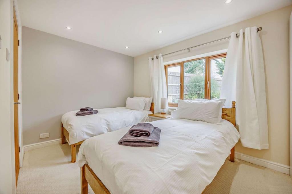Beautiful 4-5 Bedroom Village House With Rural Views Salford  Экстерьер фото