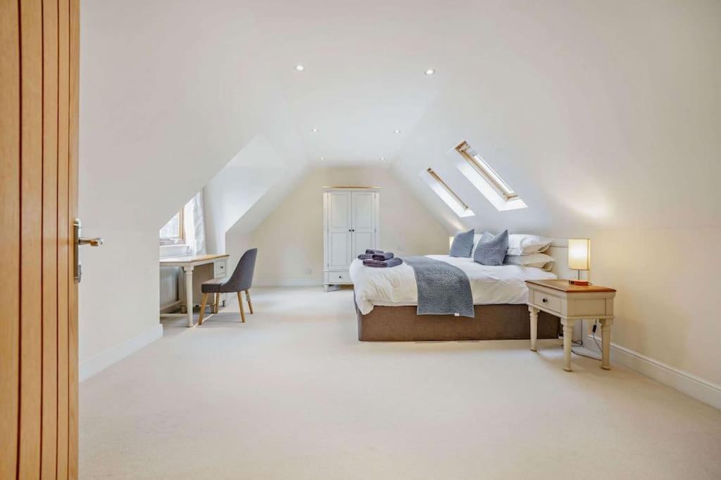 Beautiful 4-5 Bedroom Village House With Rural Views Salford  Экстерьер фото