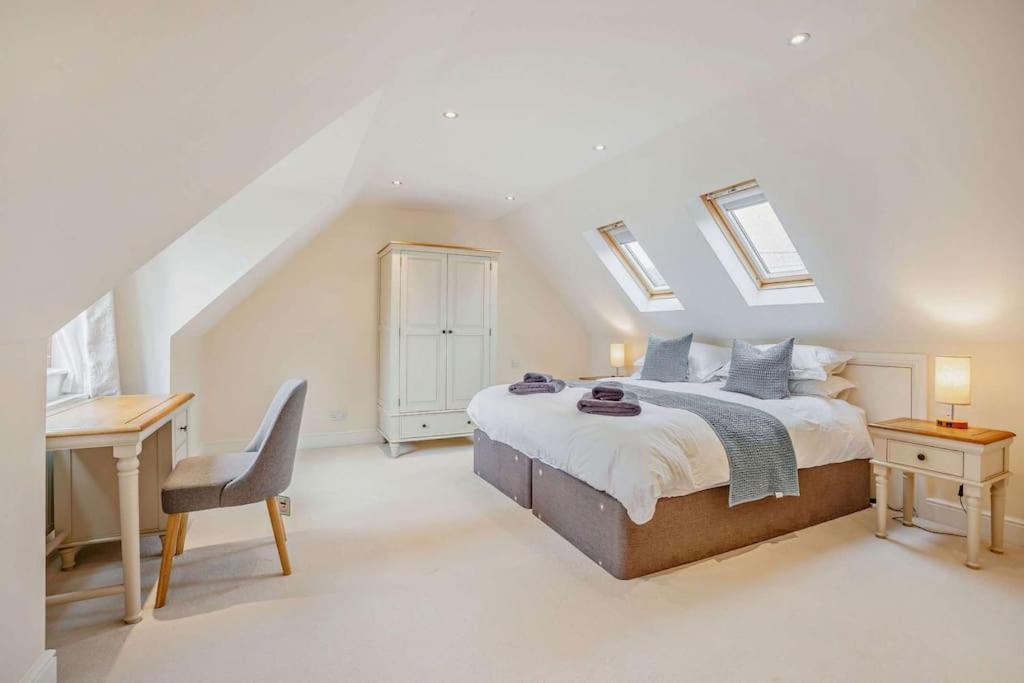 Beautiful 4-5 Bedroom Village House With Rural Views Salford  Экстерьер фото