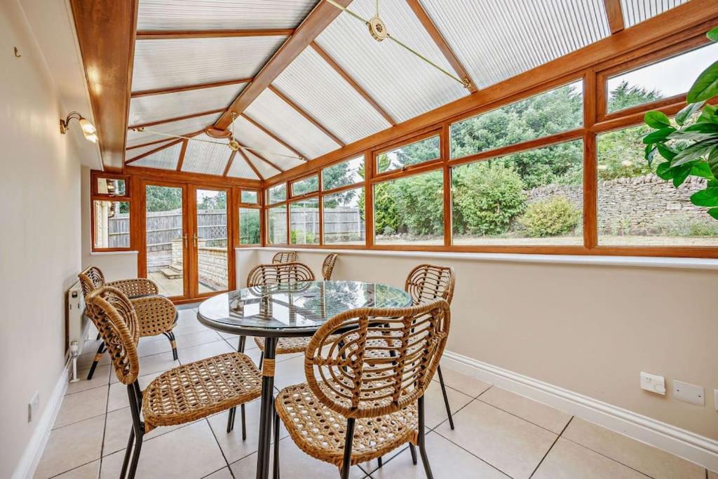 Beautiful 4-5 Bedroom Village House With Rural Views Salford  Экстерьер фото