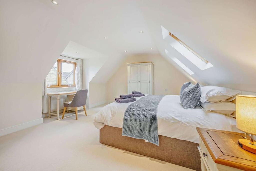 Beautiful 4-5 Bedroom Village House With Rural Views Salford  Экстерьер фото
