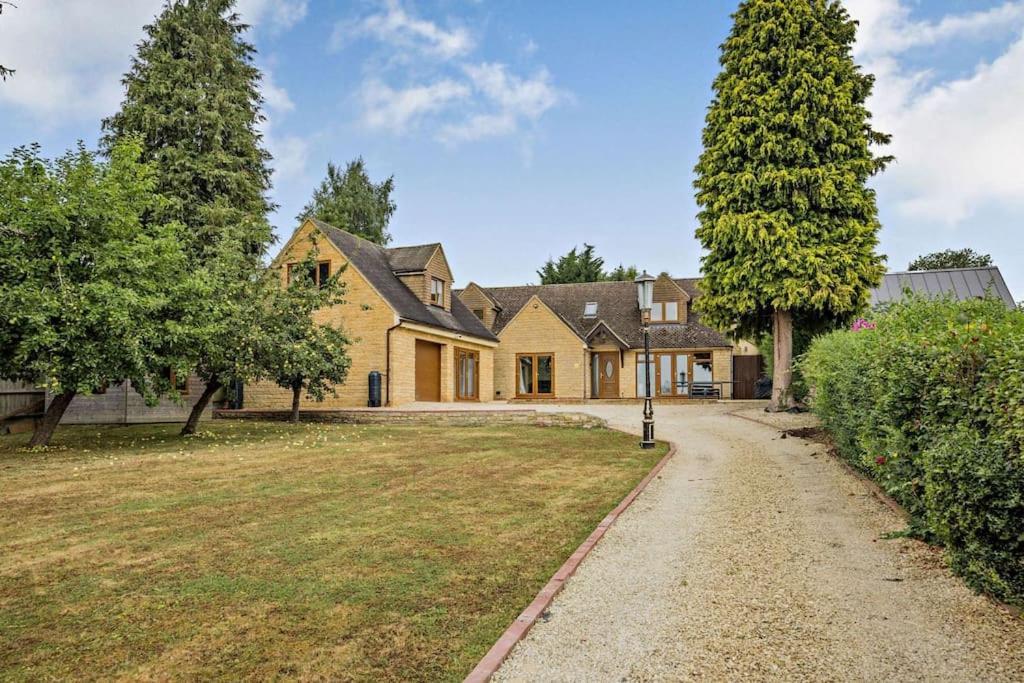 Beautiful 4-5 Bedroom Village House With Rural Views Salford  Экстерьер фото