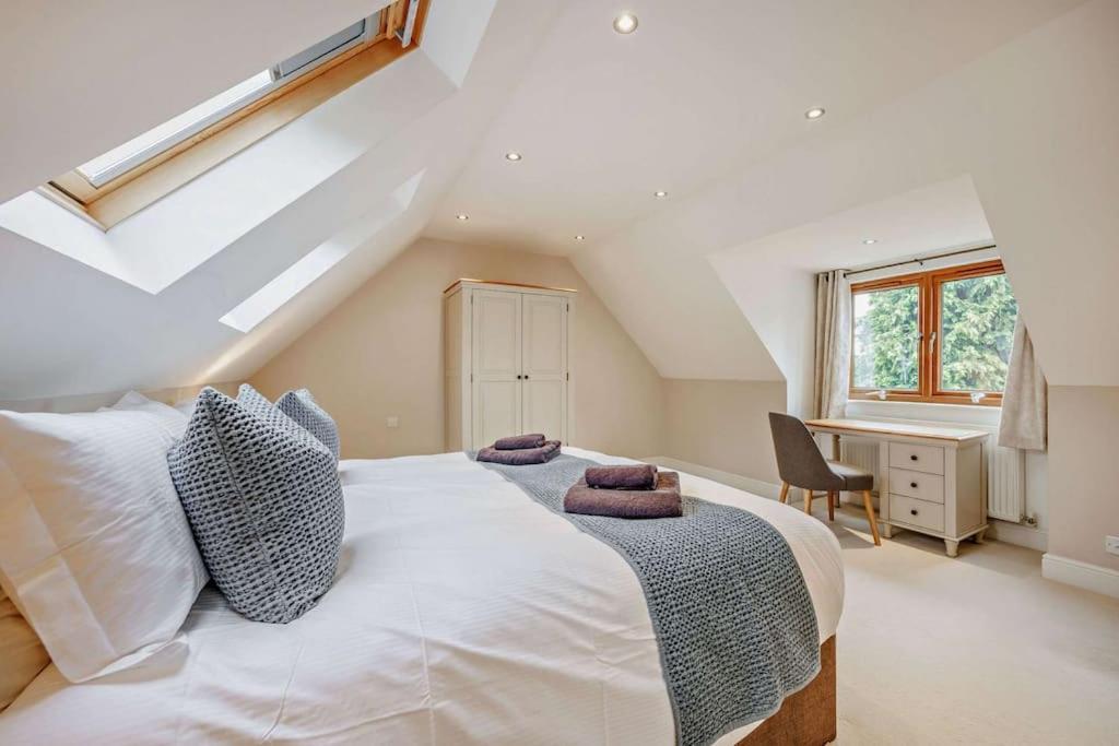 Beautiful 4-5 Bedroom Village House With Rural Views Salford  Экстерьер фото