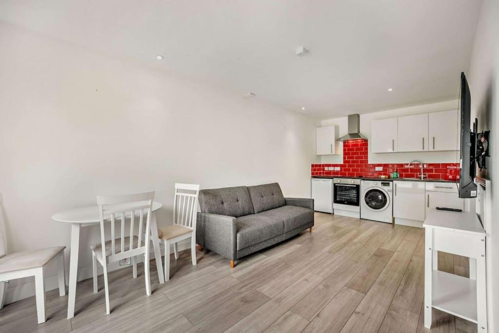 Beautiful 4-5 Bedroom Village House With Rural Views Salford  Экстерьер фото