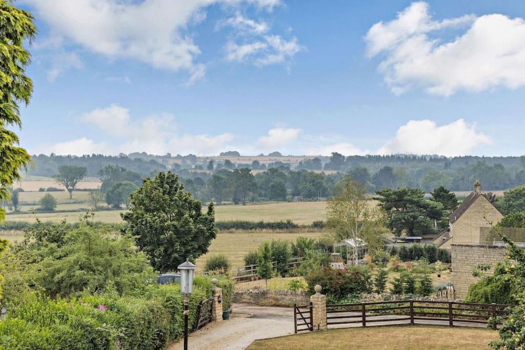 Beautiful 4-5 Bedroom Village House With Rural Views Salford  Экстерьер фото