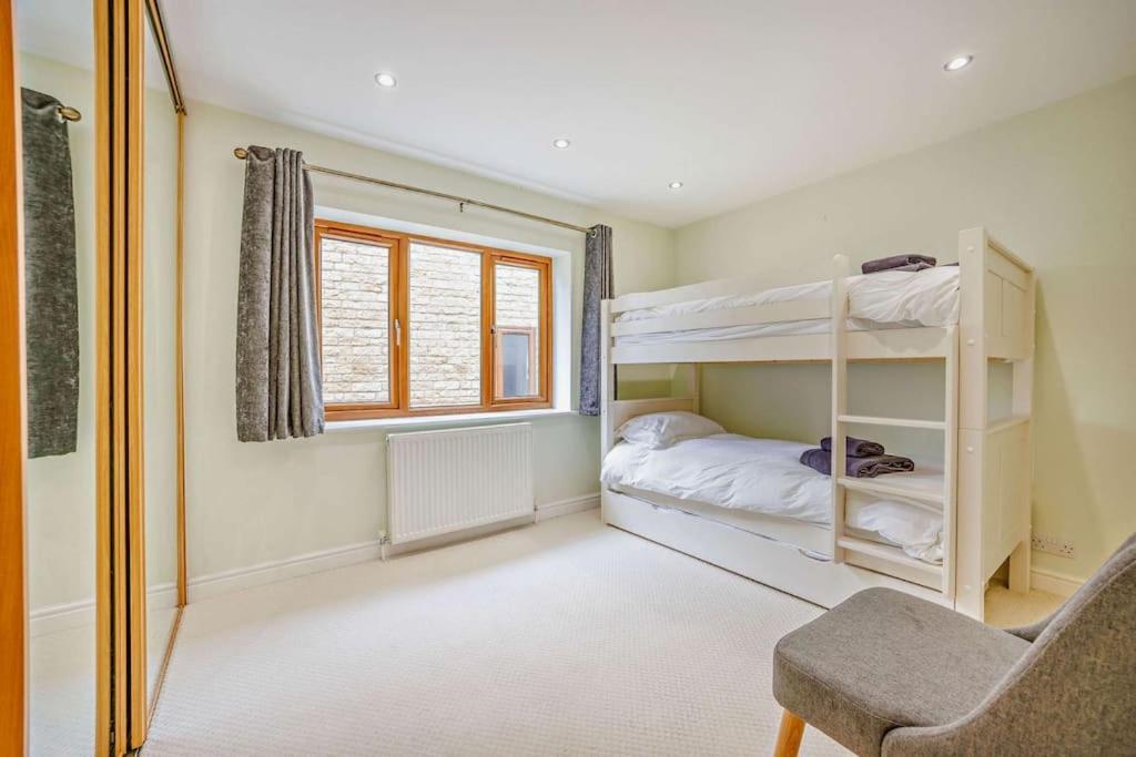 Beautiful 4-5 Bedroom Village House With Rural Views Salford  Экстерьер фото